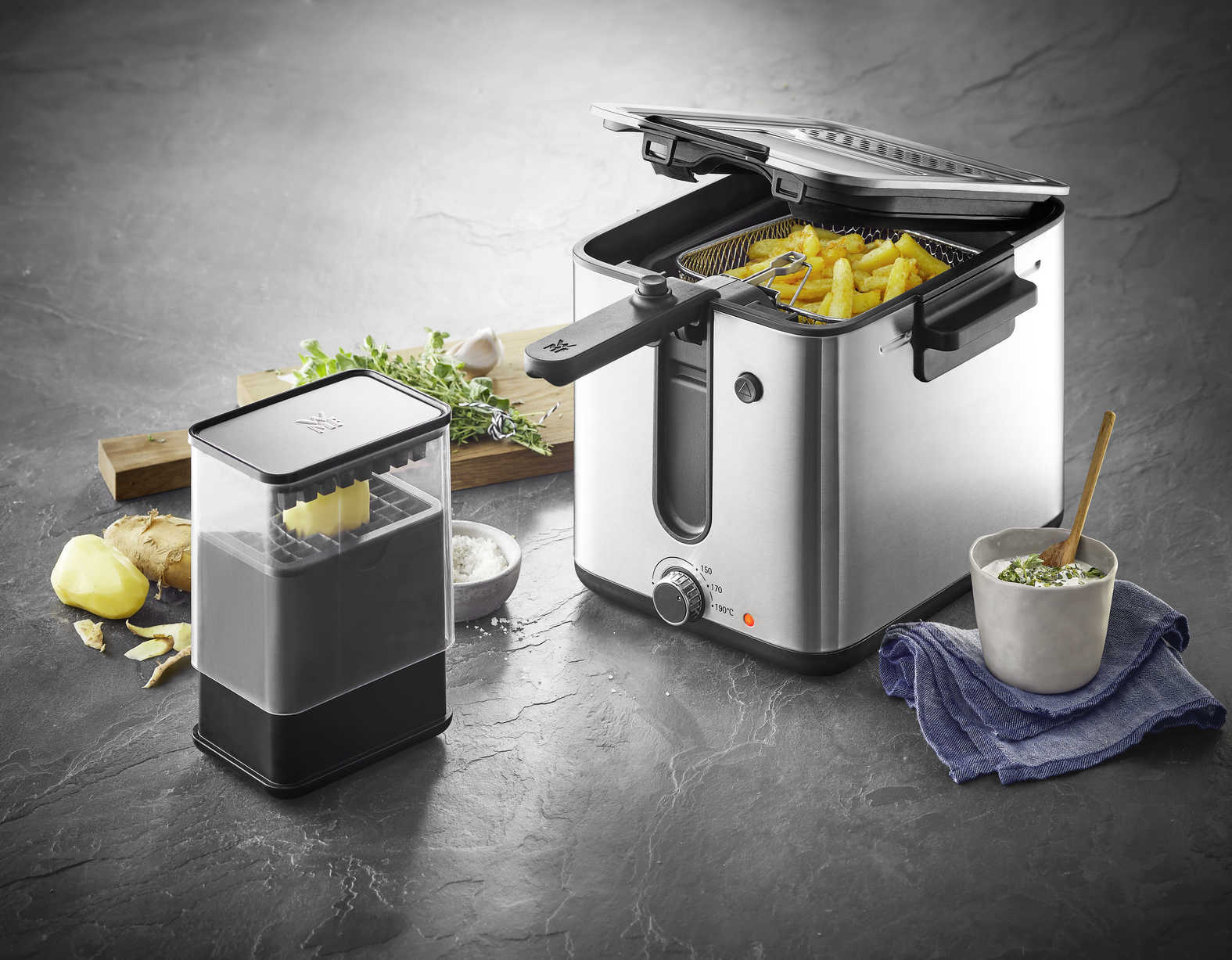 Фритюрница WMF KITCHENminis Fryer and Dicer, цена 29999.00 руб. в  интернет-магазине Shop-WMF. Характеристики, фотографии, описание - Москва