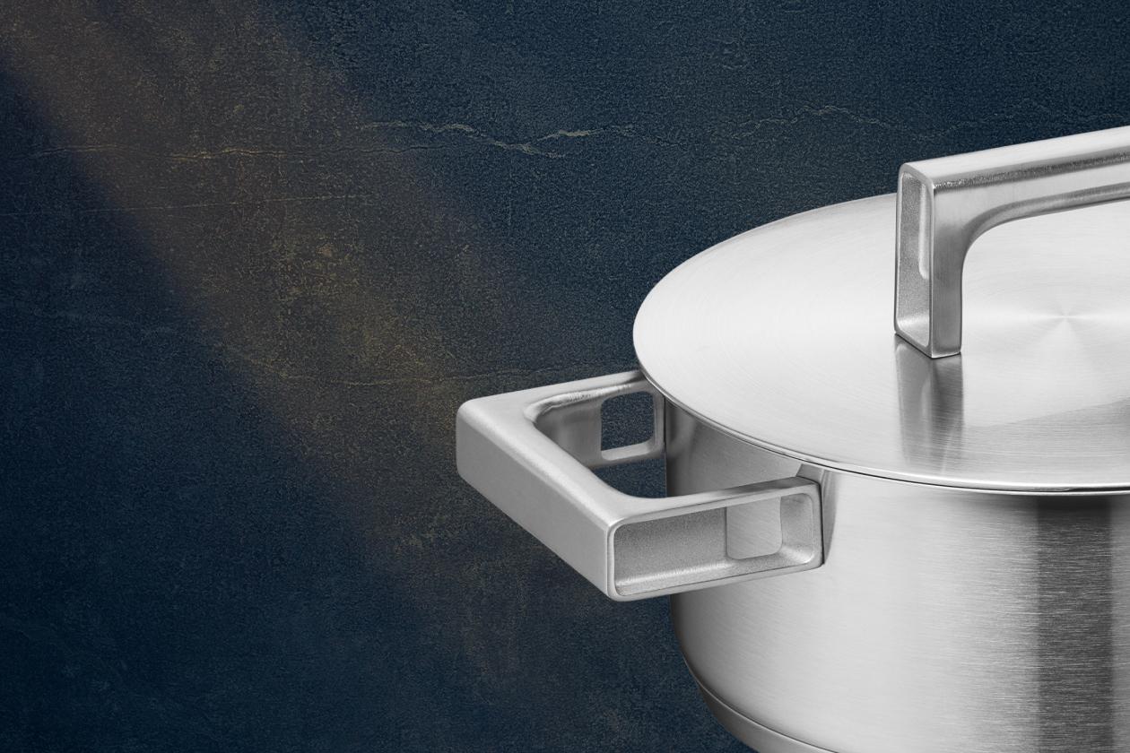 Низкая кастрюля с крышкой WMF Ultimate Cool 20 см