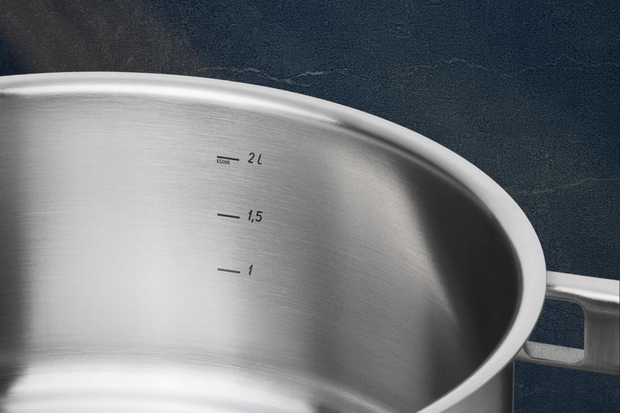 Низкая кастрюля с крышкой WMF Ultimate Cool 20 см