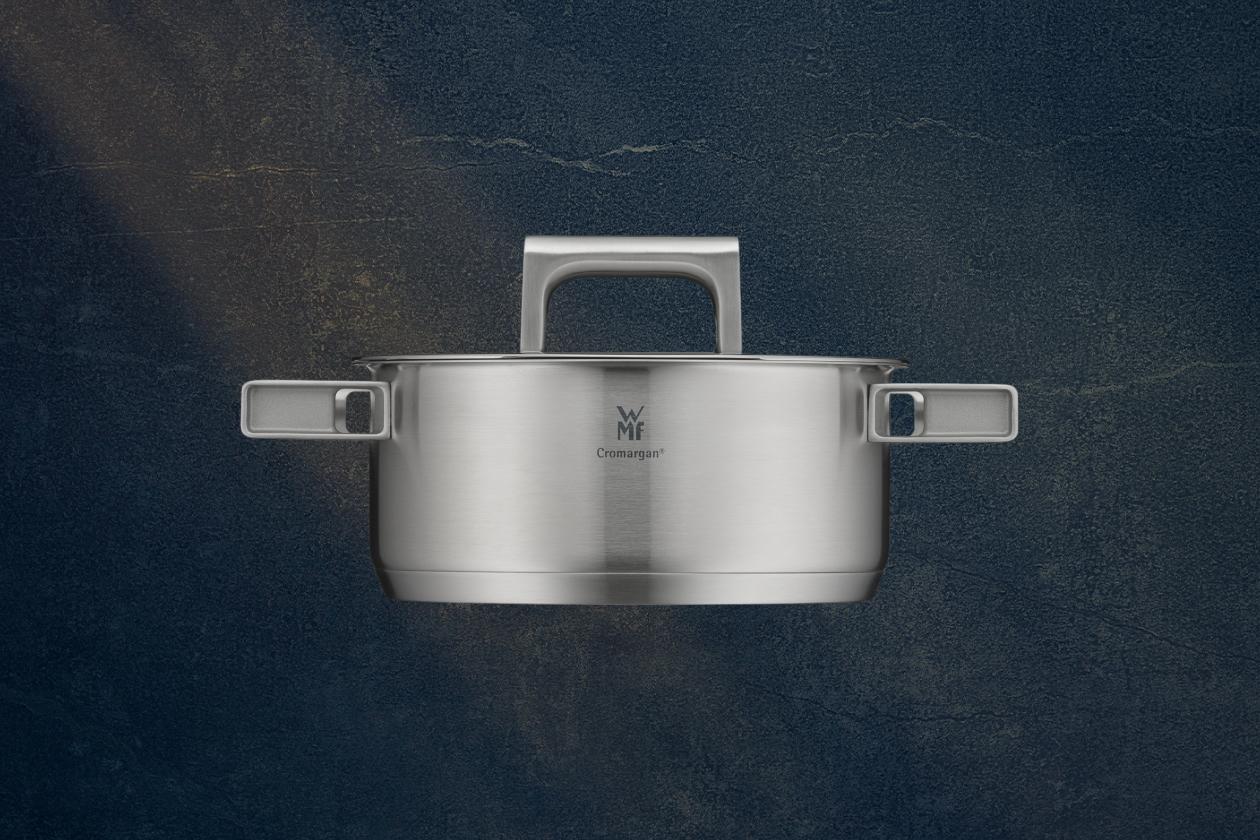 Низкая кастрюля с крышкой WMF Ultimate Cool 24 см