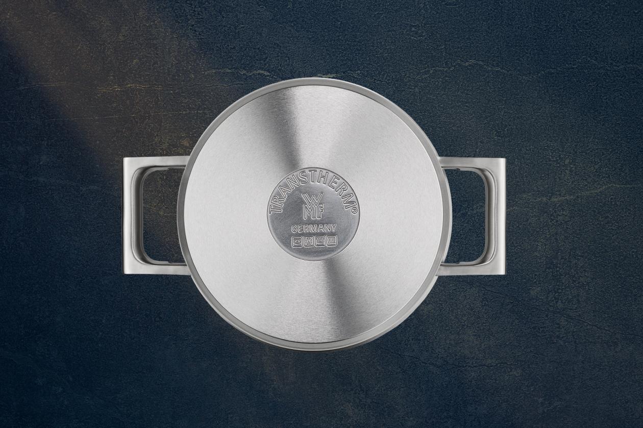 Низкая кастрюля с крышкой WMF Ultimate Cool 24 см