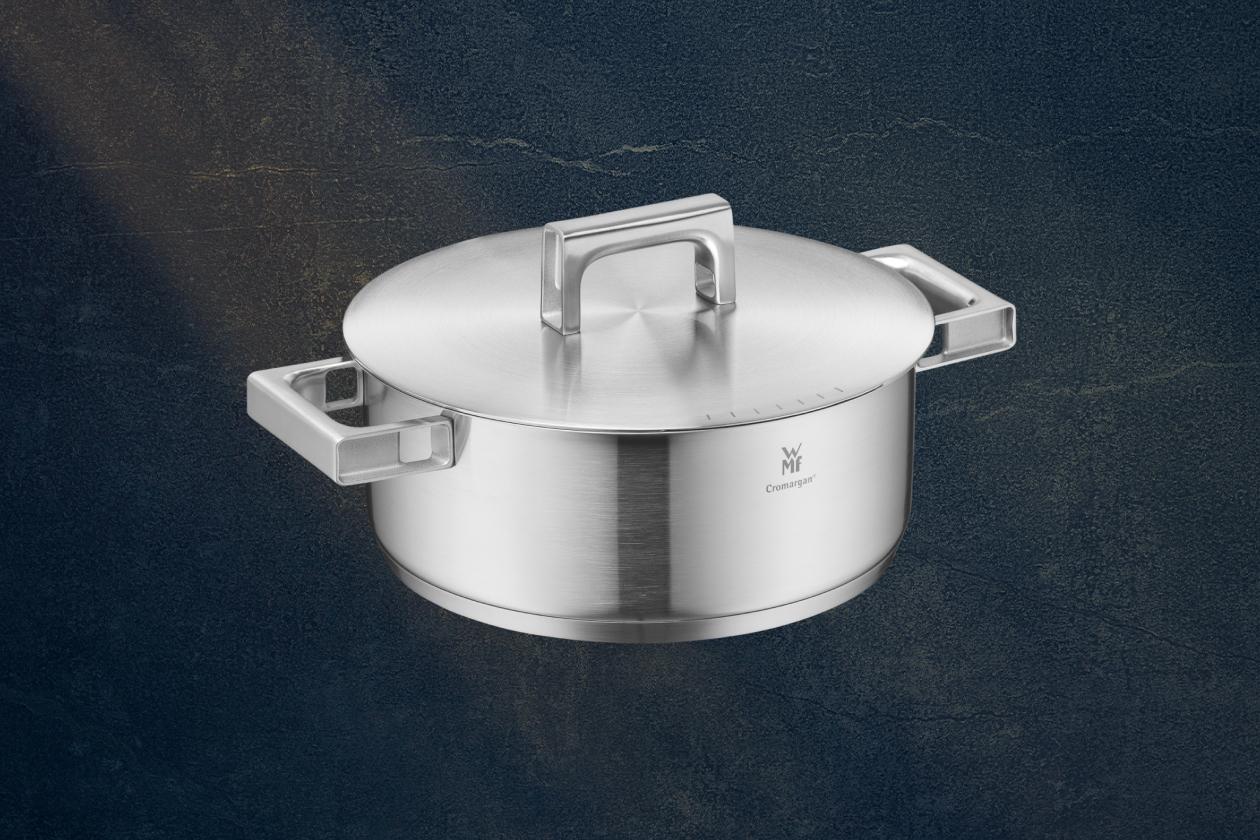 Низкая кастрюля с крышкой WMF Ultimate Cool 24 см