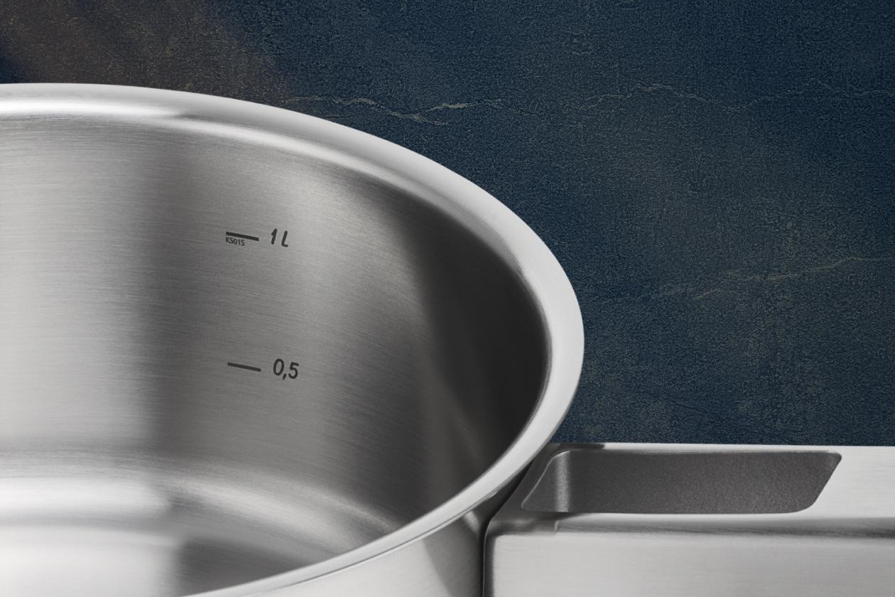 Ковш с крышкой WMF Ultimate Cool 16 см