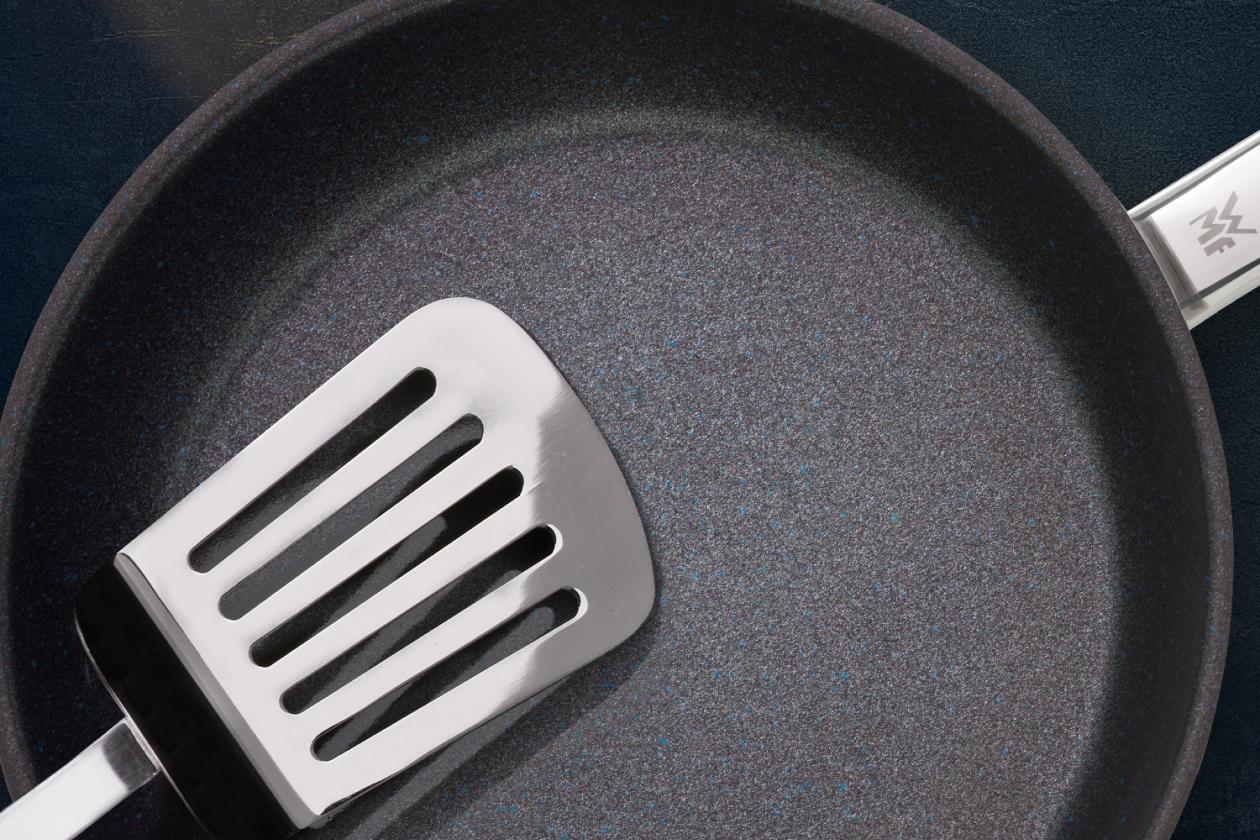 Сковорода WMF PermaDur Pro 28 см